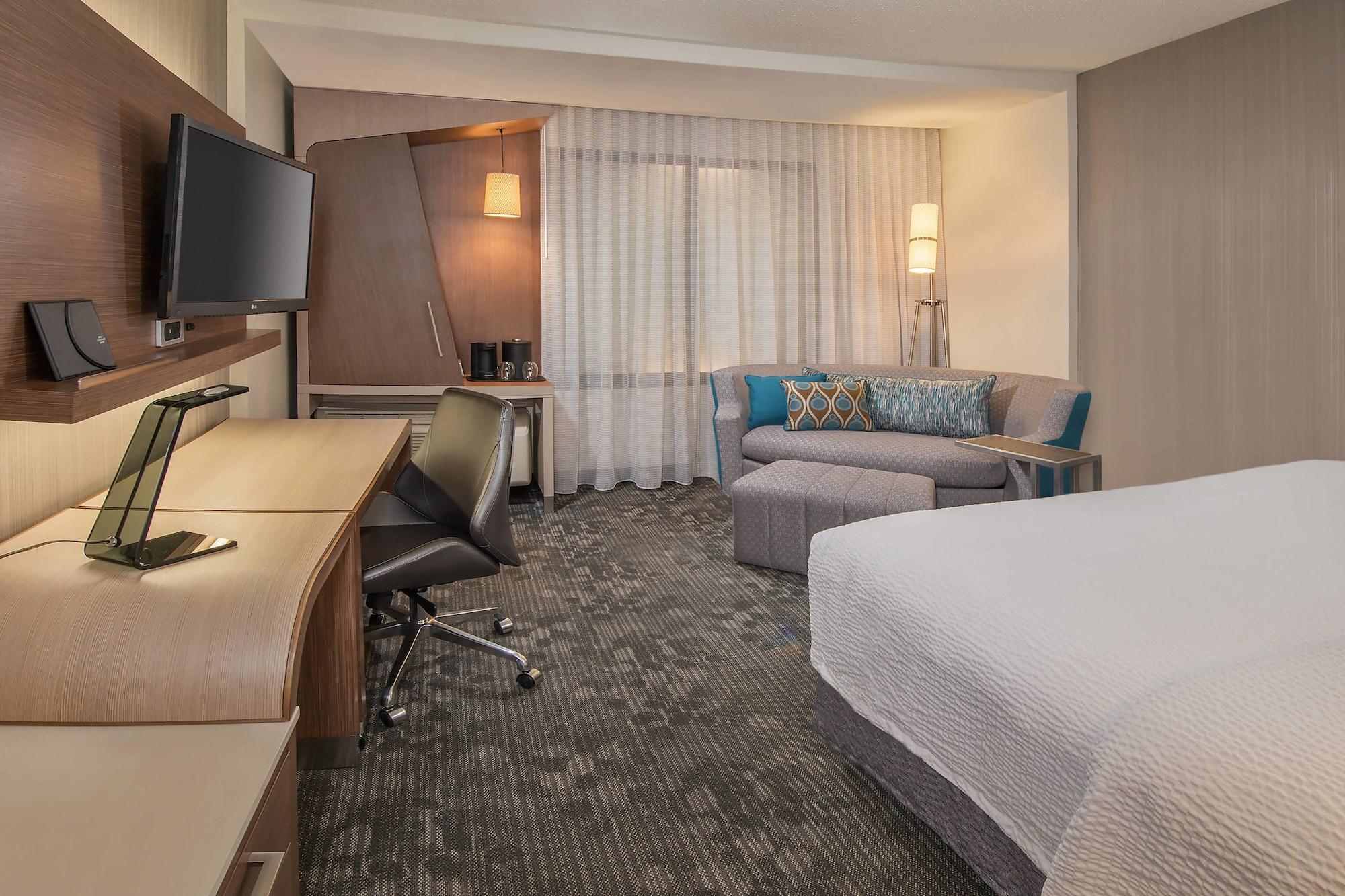 Courtyard By Marriott Downtown Hotel 3*