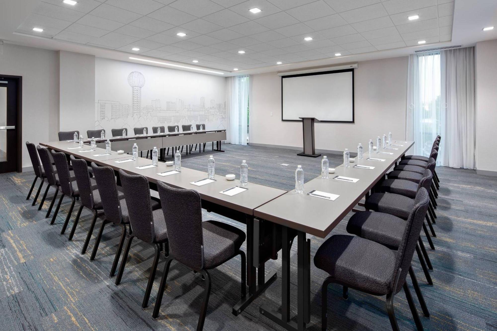 Courtyard By Marriott Downtown Hotel Knoxville