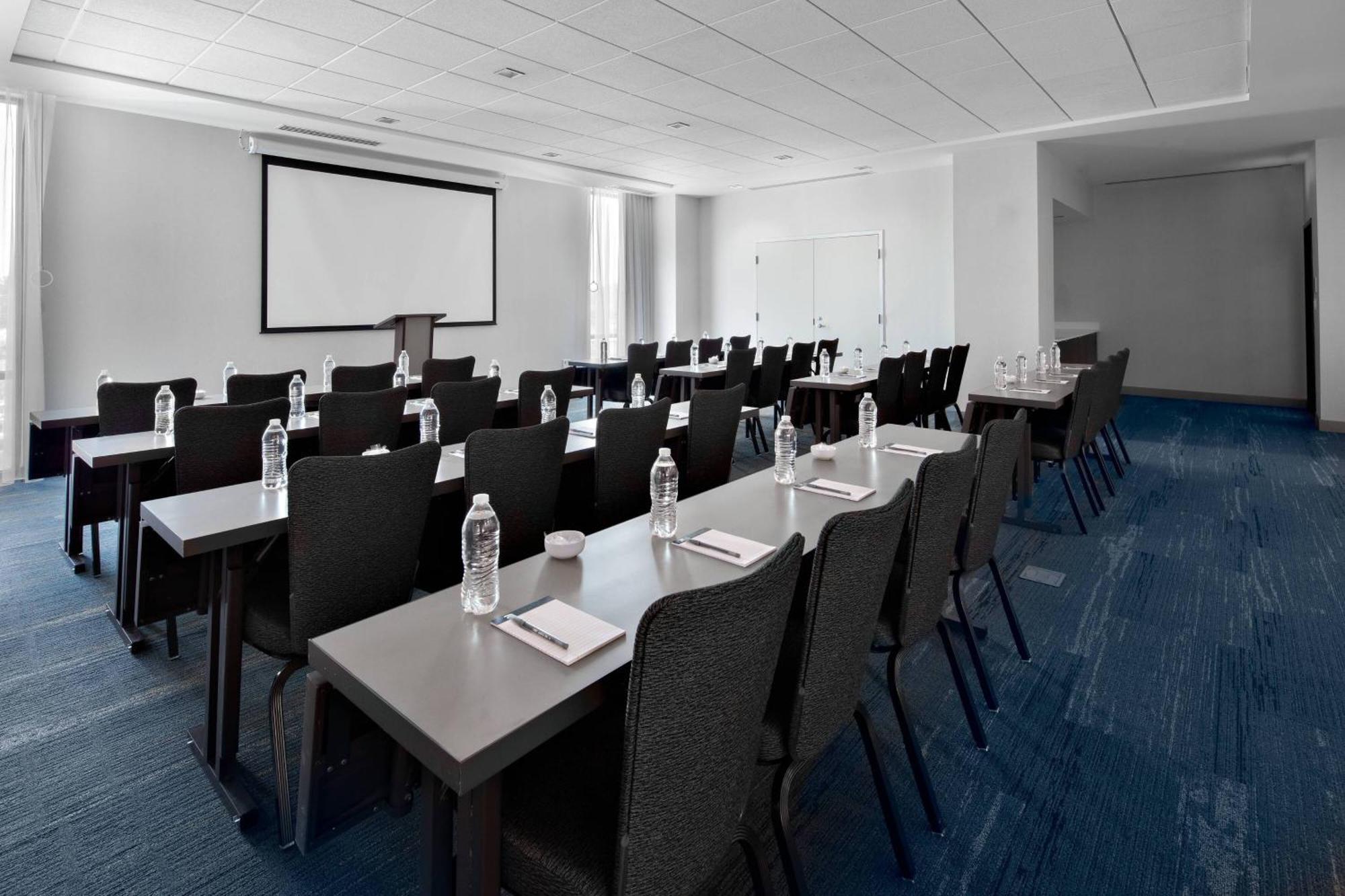 Courtyard By Marriott Downtown Hotel 3*