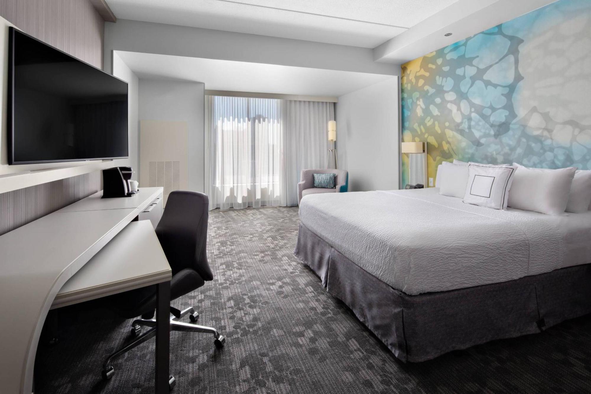 Courtyard By Marriott Downtown
