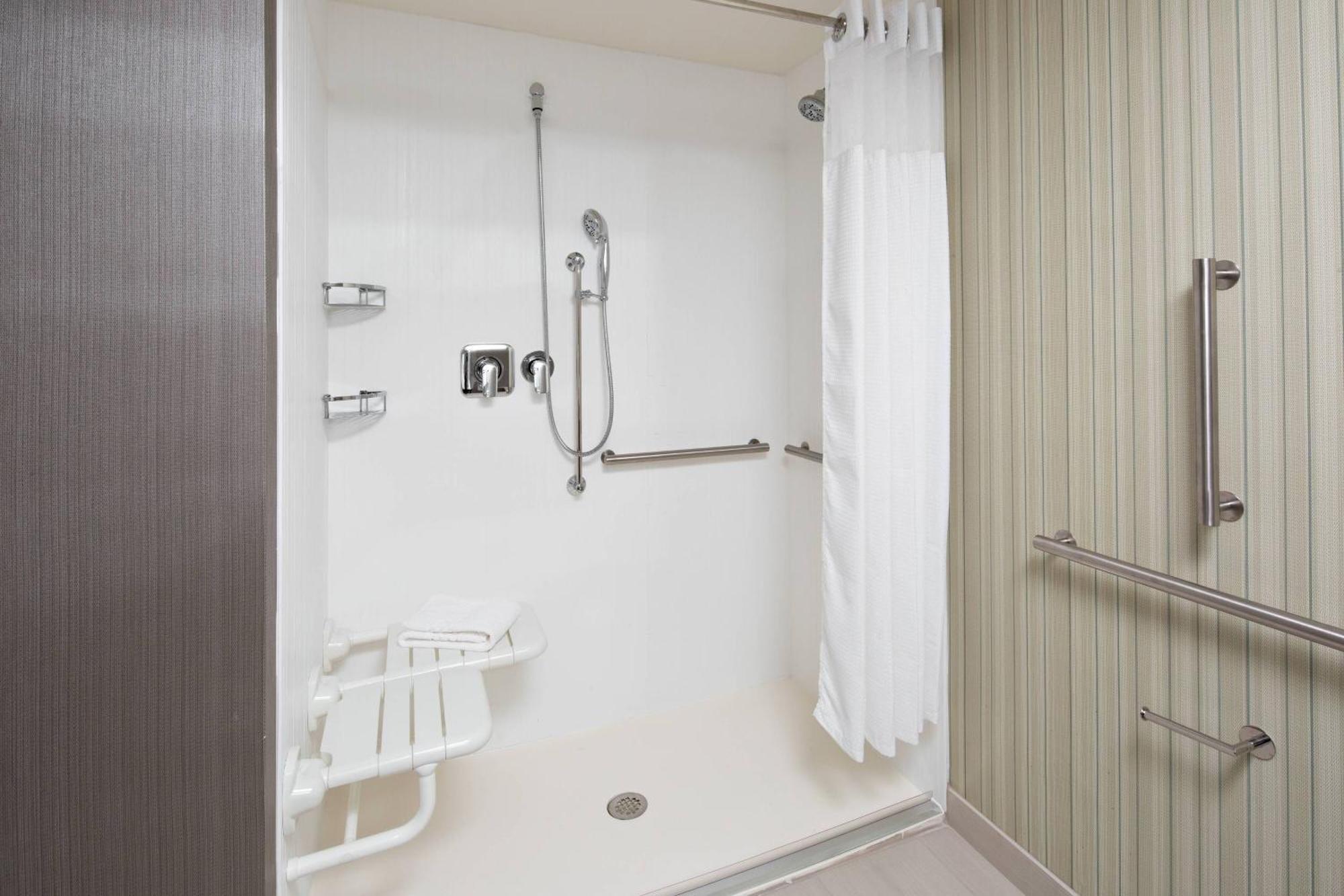Courtyard By Marriott Downtown Hotel