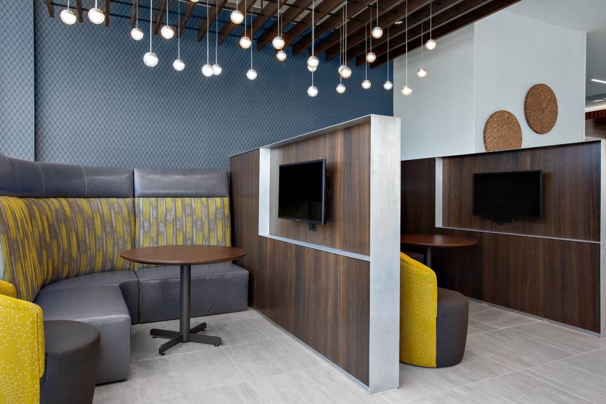 Courtyard By Marriott Downtown Hotel Knoxville