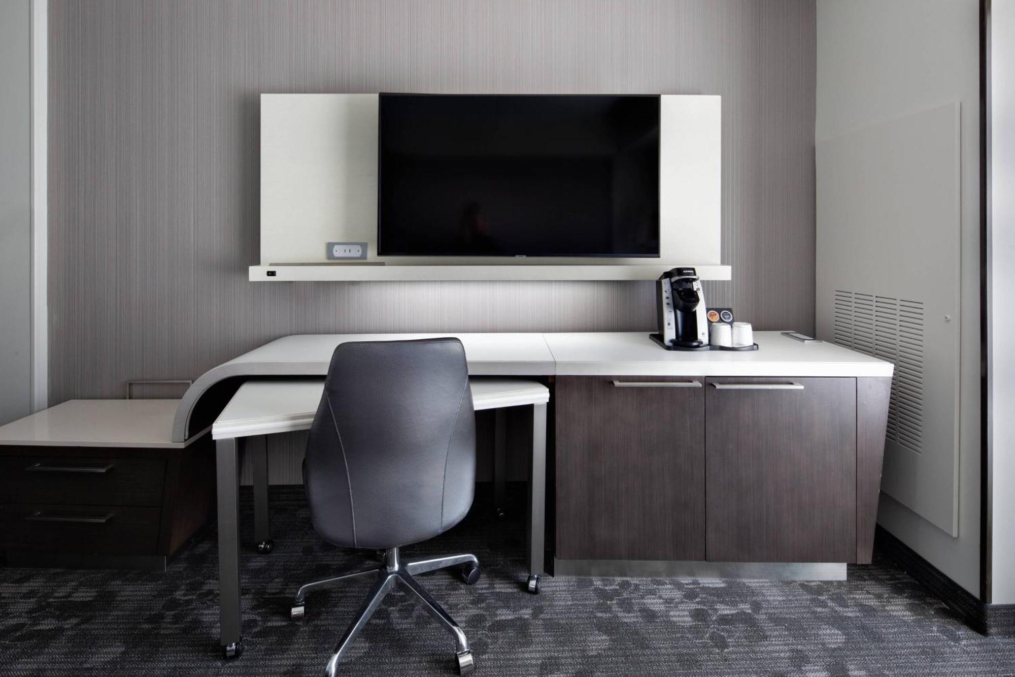 Courtyard By Marriott Downtown Hotel 3*
